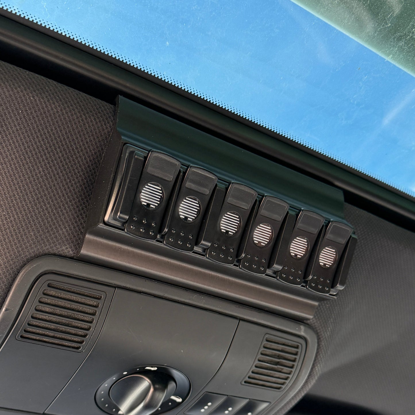 955/957 Porsche Cayenne Captain Switch Panel Mount (Trigger)